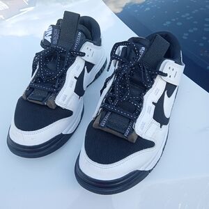 Nike Reverse Black and White Sneakers